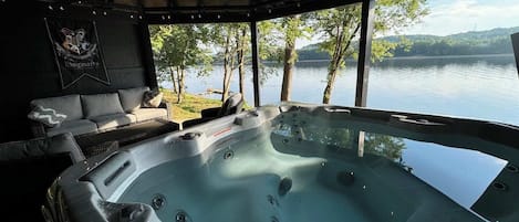 Bain à remous extérieur
