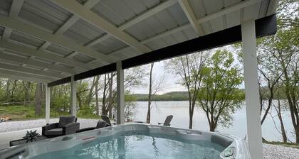 Stargazers' Retreat: A Tiny Home on the Riverside