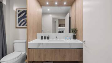 Studio Standar, pemandangan kota | Kamar mandi