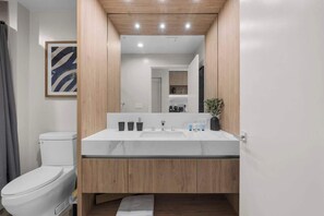 Standard Studio, City View | Bathroom - Prime Downtown w Skyline View (Miami)