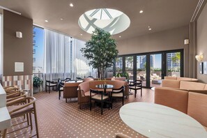 Lobby sitting area - Prime Downtown w Skyline View (Miami)