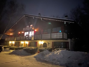 Exterior - 3 Bed Room Townhouse in Resort. Walk to STORY LAND, SKI, and GOLF Resort! 5 Star (Bartlett)