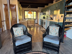 Interior - 3 Bed Room Townhouse in Resort. Walk to STORY LAND, SKI, and GOLF Resort! 5 Star (Bartlett)