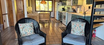 3 Bed Room Townhouse in Resort. Walk to STORY LAND, SKI, and GOLF Resort! 5 Star