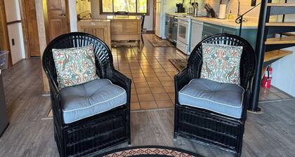 3 Bed Room Townhouse in Resort. Walk to STORY LAND, SKI, and GOLF Resort! 5 Star