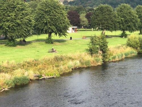 Cosy Victorian 2 bedroom flat. Near centre & riverside walks along the Tweed.