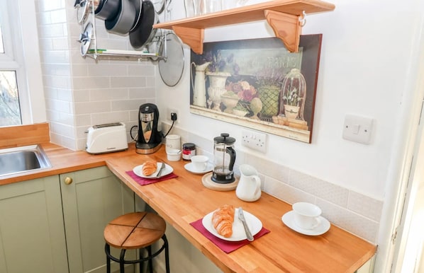 Kaffetrakter/tekoker, kjøleskap, mikrobølgeovn og ovn