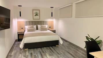 Brankas, tirai kedap cahaya, setrika/meja setrika, dan Wi-Fi gratis