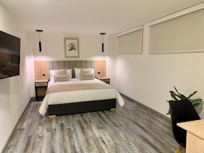 In-room safe, blackout drapes, iron/ironing board, free WiFi - Hotel 86 Suites (Bogotá)