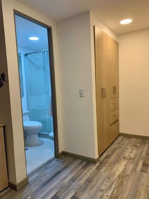 In-room safe, blackout drapes, iron/ironing board, free WiFi - Hotel 86 Suites (Bogotá)