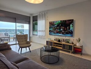 Living area - Mini Penthouse by Lake & Light Rail – Neve Gan (Petah Tikva)