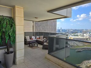 Property grounds - Mini Penthouse by Lake & Light Rail – Neve Gan (Petah Tikva)