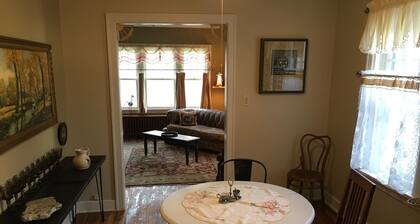 Cozy retreat in the historic Park-To-Park district of Fort Madison