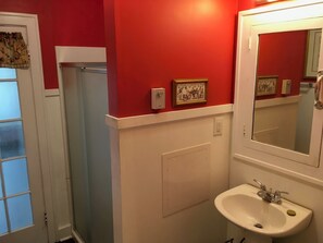 Dusche, Handtücher, Seife, Toilettenpapier