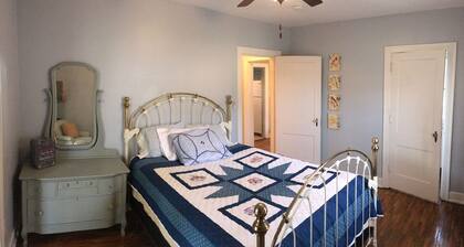 Cozy retreat in the historic Park-To-Park district of Fort Madison