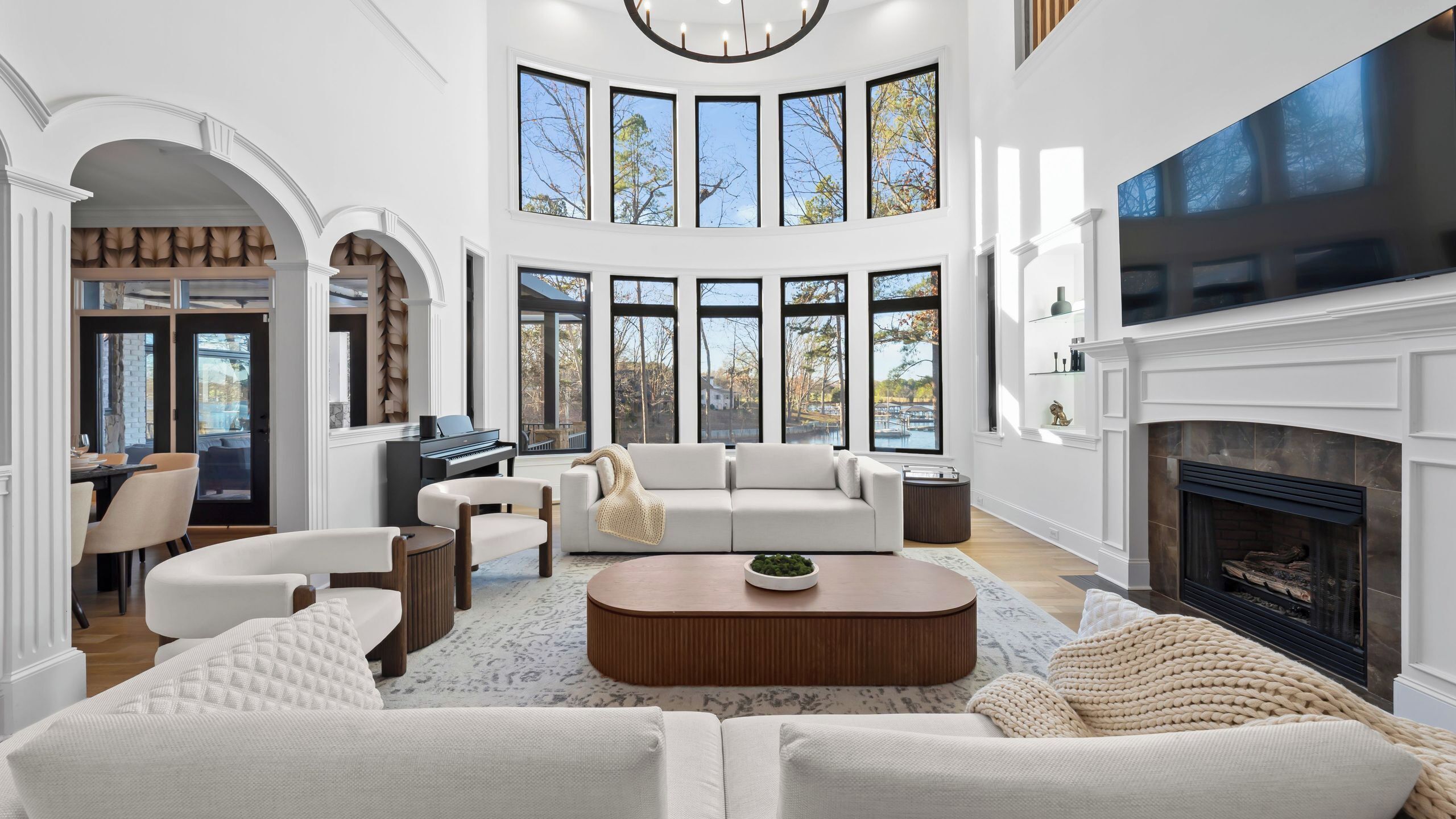 Talo (Multiple Bedrooms) | Sisätilat