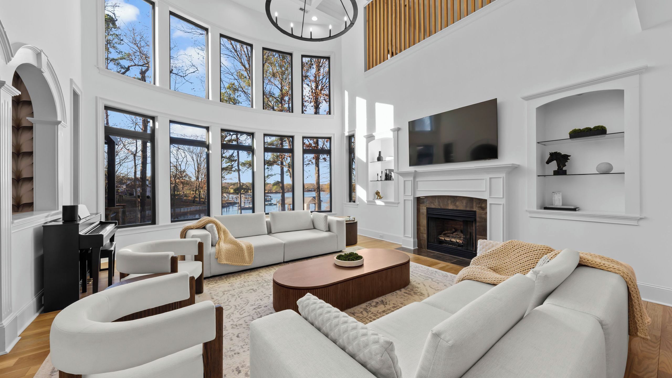 Talo (Multiple Bedrooms) | Sisätilat