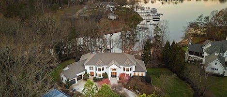 Casa (Multiple Bedrooms) | Vista frontal de la propiedad