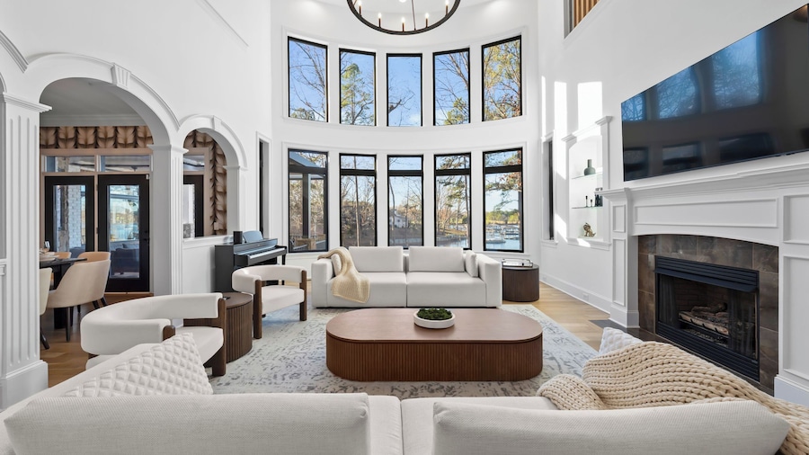 Lion Manor by Avantstay Spacious Lake Norman Home Hot Tub + Tennis Court + Firepit + Deck