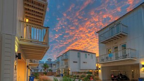 Interior - Coastal Haven by Avantstay Private Pool + Communal Pool Boardwalk Beach Access + Balcony Dining (Port Aransas)