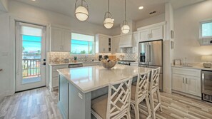 Interior - Coastal Haven by Avantstay Private Pool + Communal Pool Boardwalk Beach Access + Balcony Dining (Port Aransas)