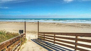 House (3 Bedrooms) | Interior - Coastal Haven by Avantstay Private Pool + Communal Pool Boardwalk Beach Access + Balcony Dining (Port Aransas)