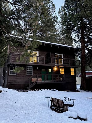 Exterior - Upscale Tahoe Monthly - 10 Min Walk to Beach - Pet Friendly (Kings Beach)