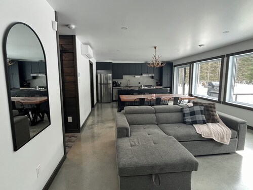 St-Alexis en escapade nature et spa. Accès aux pistes de motoneiges a 3 minutes.