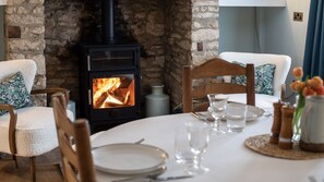 Dining - Wellington Cottage - sleeps 4 guests  in 2 bedrooms (Charlbury)