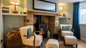 Interior - Wellington Cottage - sleeps 4 guests  in 2 bedrooms (Charlbury)
