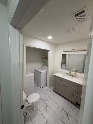 Toallas, jabón, papel higiénico