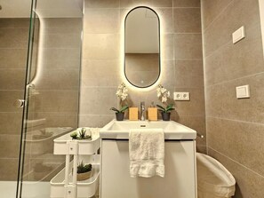 Bathroom - New 2BR Flat in Limpertsberg City center (Luxembourg)