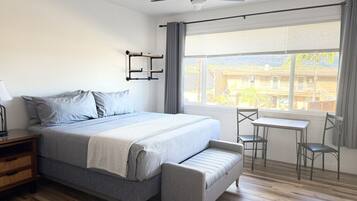 1 habitación, tabla de planchar con plancha, cuna de viaje y wifi