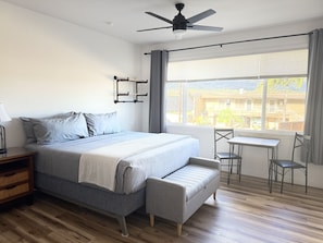 1 habitación, tabla de planchar con plancha, cuna de viaje y wifi