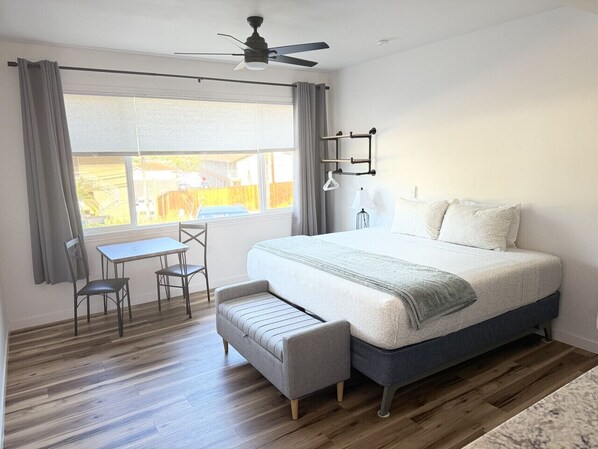 1 habitación, tabla de planchar con plancha, cuna de viaje y wifi