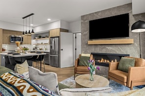 Fernseher, Kamin, Arbeitsbereiche