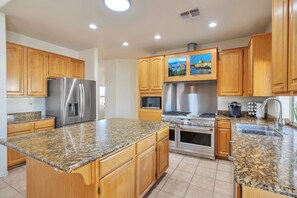 Private kitchen - 3-bedroom spacious house in cool Phoenix with refreshing AC (Phoenix)