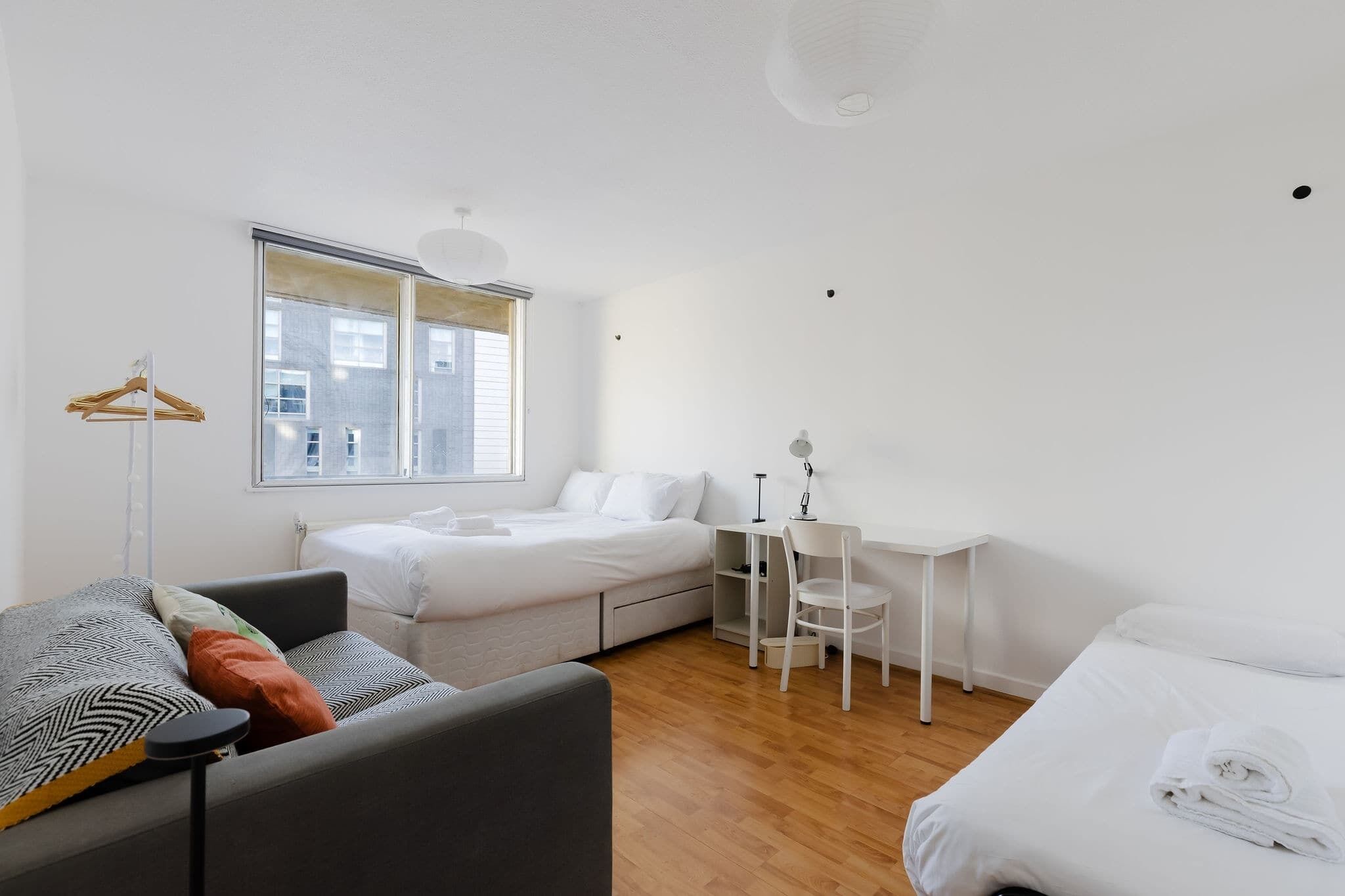 2 bedrooms, internet, bed sheets