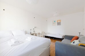 A hotel room with a bed, a desk, a chair, and a sofa. - Brilliantly Located 2BDR Flat in Barbican (Greater London)