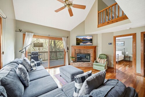 The WoodView Hideaway | Hot Tub, Game Room & MORE!