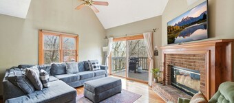 The WoodView Hideaway | Hot Tub, Game Room & MORE!