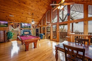 Games room - Smokies Mountain Charm: Views, Hot Tub, Game Room! (Sevierville)