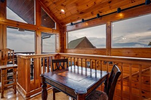 Dining - Smokies Mountain Charm: Views, Hot Tub, Game Room! (Sevierville)