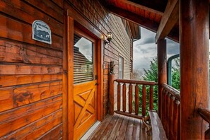 Property grounds - Smokies Mountain Charm: Views, Hot Tub, Game Room! (Sevierville)