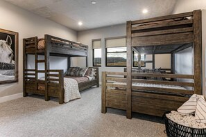 4 bedrooms, iron/ironing board, WiFi, bed sheets - Deer Valley East New Build · Hot Tub · Ski Shuttle (Wasatch County)