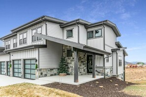 Exterior - Deer Valley East New Build · Hot Tub · Ski Shuttle (Wasatch County)