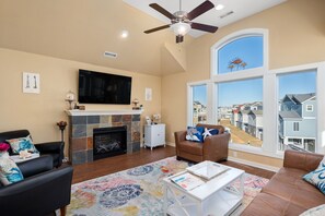 Smart TV, fireplace, DVD player, table football - 8Min Walk2Beach,Hot tub, GameRM, Family (Corolla)