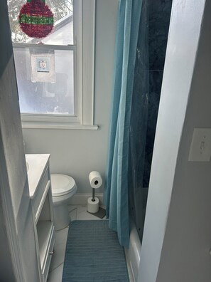 淋浴设施、吹风机、毛巾、肥皂