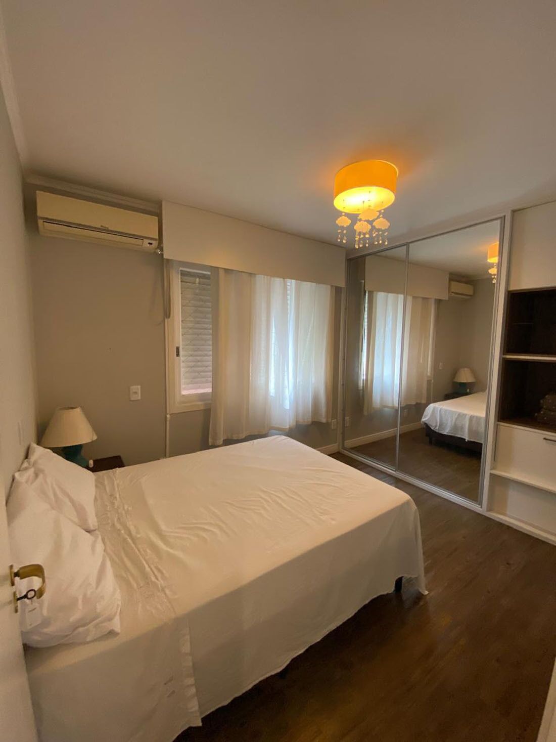 Escrivaninha, ferros/tábuas de passar roupa, Wi-Fi de cortesia