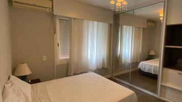 Escrivaninha, ferros/tábuas de passar roupa, Wi-Fi de cortesia